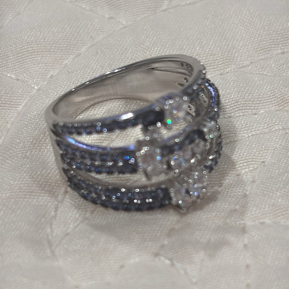 Elegant Sterling Silver and Blue Women's Ring - Picture 3 of 8